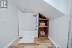 296 King St E - Washroom - 