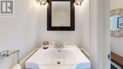 20 Springburn Crescent, Aurora, ON - Indoor Photo Showing Bathroom