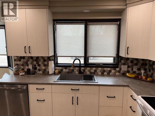 1813 Elm Road S, Lethbridge, AB - Indoor Photo Showing Kitchen