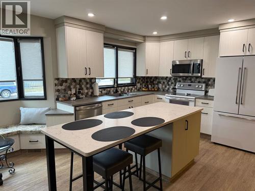 1813 Elm Road S, Lethbridge, AB - Indoor Photo Showing Kitchen