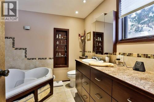 1813 Elm Road S, Lethbridge, AB - Indoor Photo Showing Bathroom