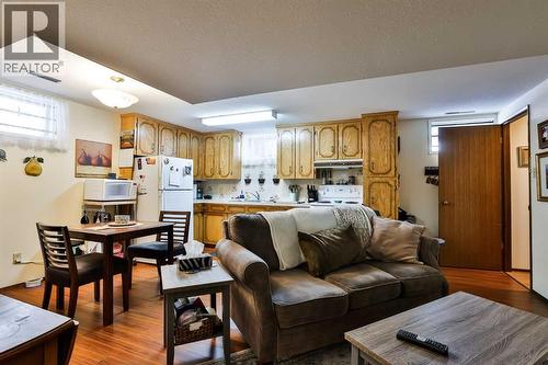 1813 Elm Road S, Lethbridge, AB - Indoor Photo Showing Kitchen
