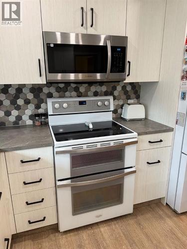 1813 Elm Road S, Lethbridge, AB - Indoor Photo Showing Kitchen