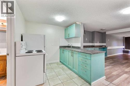 Kitchen - 4908 23 Avenue Nw, Calgary, AB - Indoor Photo Showing Kitchen