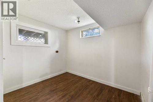 Bedroom - 4908 23 Avenue Nw, Calgary, AB - Indoor Photo Showing Other Room
