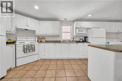 24 Columbia Street W, Waterloo, ON - Indoor Photo Showing Kitchen