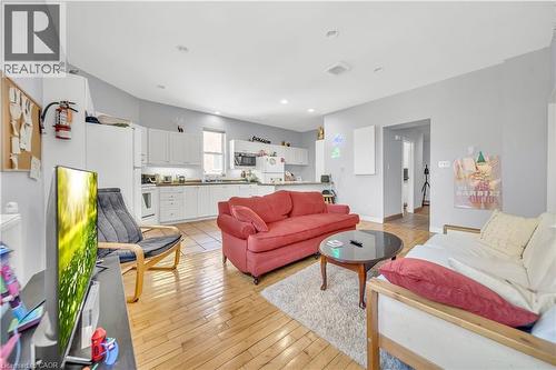 24 Columbia Street W, Waterloo, ON - Indoor Photo Showing Living Room