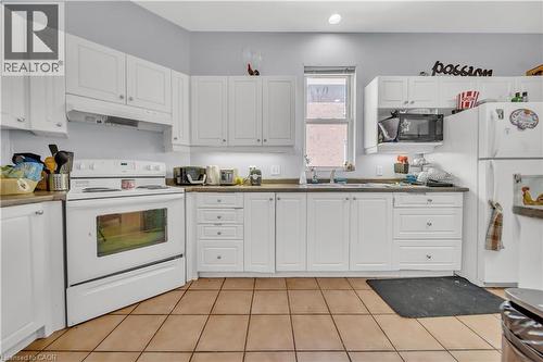 24 Columbia Street W, Waterloo, ON - Indoor Photo Showing Kitchen