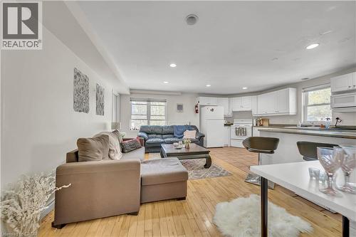 24 Columbia Street W, Waterloo, ON - Indoor Photo Showing Living Room