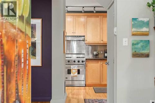 1929 6 Avenue Nw, Calgary, AB - Indoor Photo Showing Kitchen