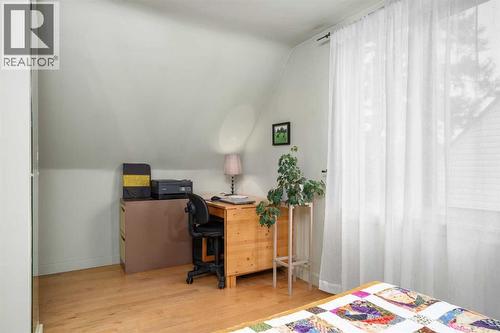 1929 6 Avenue Nw, Calgary, AB - Indoor Photo Showing Bedroom