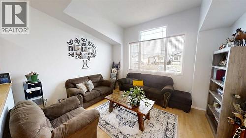 624 51 Avenue, Coalhurst, AB - Indoor Photo Showing Living Room