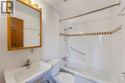 4pc Bathroom - 155 35 Street Nw, Calgary, AB - Indoor Photo Showing Bathroom