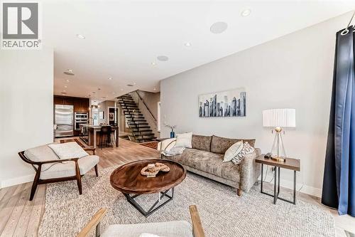 2614 21 Street Sw, Calgary, AB - Indoor Photo Showing Living Room
