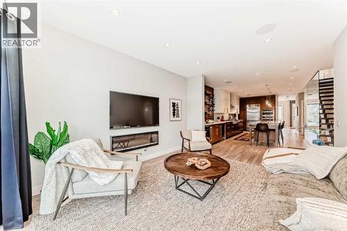 2614 21 Street Sw, Calgary, AB - Indoor Photo Showing Living Room