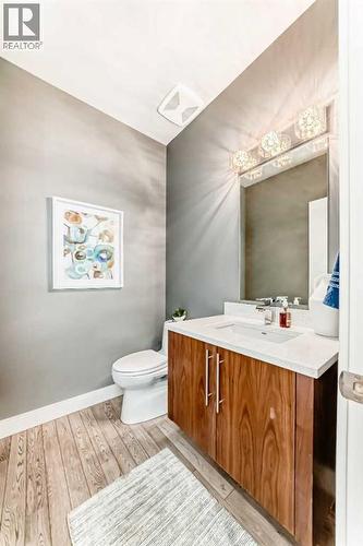 2614 21 Street Sw, Calgary, AB - Indoor Photo Showing Bathroom