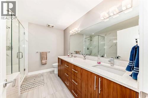 2614 21 Street Sw, Calgary, AB - Indoor Photo Showing Bathroom