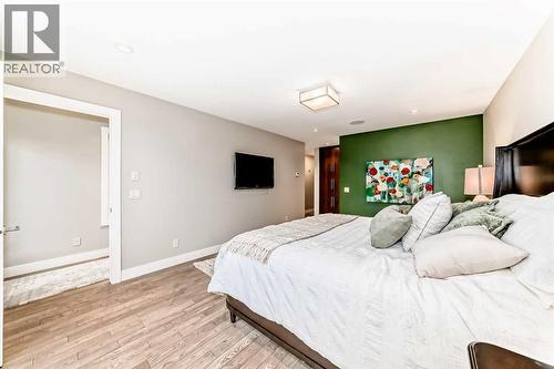 2614 21 Street Sw, Calgary, AB - Indoor Photo Showing Bedroom