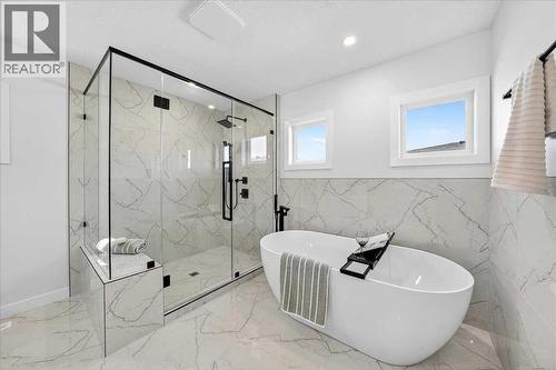 7 Lakewood Point, Strathmore, AB - Indoor Photo Showing Bathroom