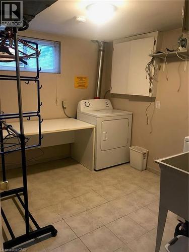 38 High Street, Waterloo, ON - Indoor Photo Showing Laundry Room