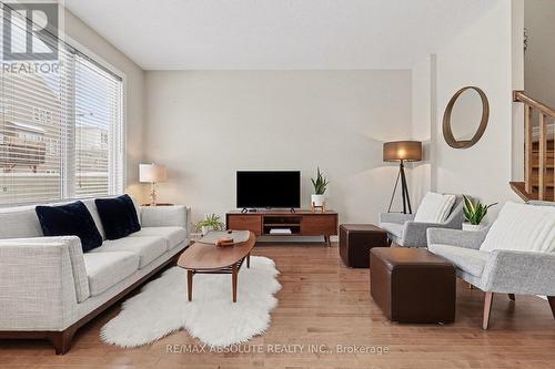 633 Geranium Walk, Ottawa, ON - Indoor Photo Showing Living Room