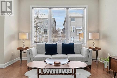 633 Geranium Walk, Ottawa, ON - Indoor Photo Showing Living Room