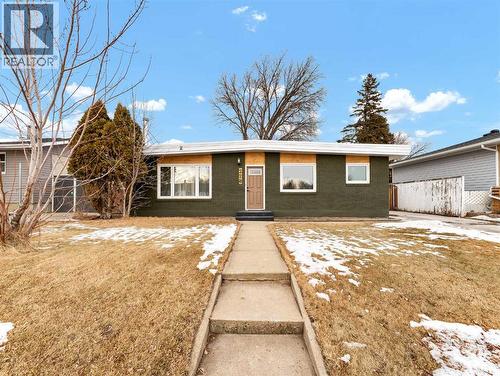 228 12 Street NW  Medicine Hat, AB T1A 6P9