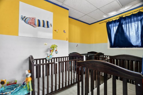 Commerce - 4444 Rue Bélanger, Montréal (Rosemont/La Petite-Patrie), QC - Indoor Photo Showing Bedroom