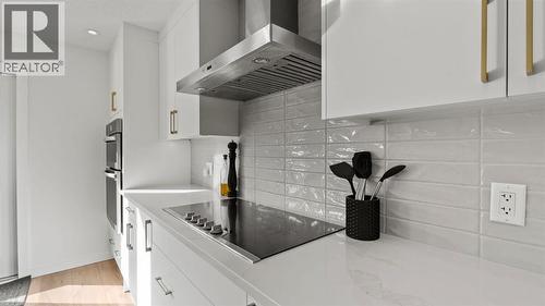 161 Macewan Glen Drive Nw, Calgary, AB - Indoor Photo Showing Kitchen