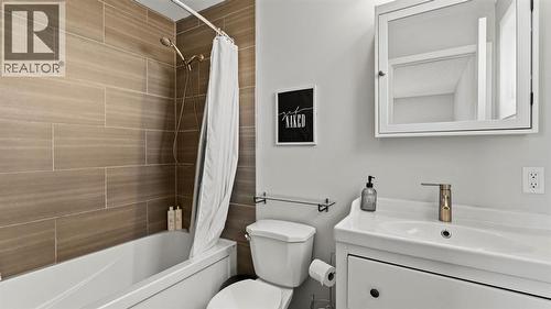 161 Macewan Glen Drive Nw, Calgary, AB - Indoor Photo Showing Bathroom