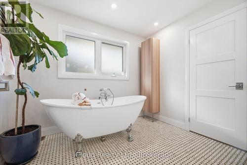 1061 Johnathan Drive, Mississauga, ON - Indoor Photo Showing Bathroom