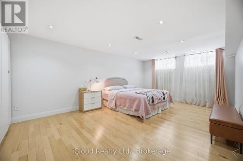 1061 Johnathan Drive, Mississauga, ON - Indoor Photo Showing Bedroom