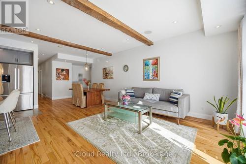 1061 Johnathan Drive, Mississauga, ON - Indoor Photo Showing Living Room