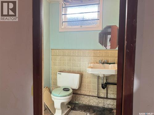 209 Francis Street, Francis, SK - Indoor Photo Showing Bathroom