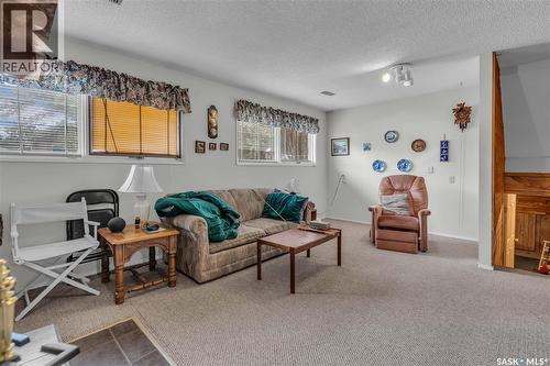 110 Salemka Crescent, Regina, SK - Indoor Photo Showing Living Room