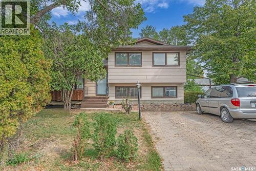 110 Salemka Crescent, Regina, SK - Outdoor With Facade