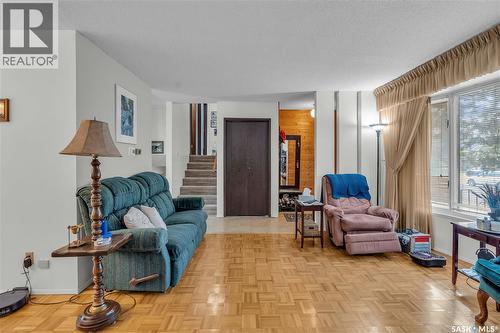 110 Salemka Crescent, Regina, SK - Indoor Photo Showing Living Room