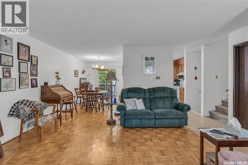 110 Salemka Crescent, Regina, SK - Indoor Photo Showing Living Room