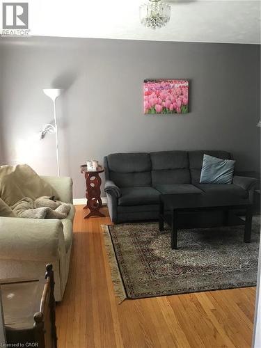 38 High Street, Waterloo, ON - Indoor Photo Showing Living Room