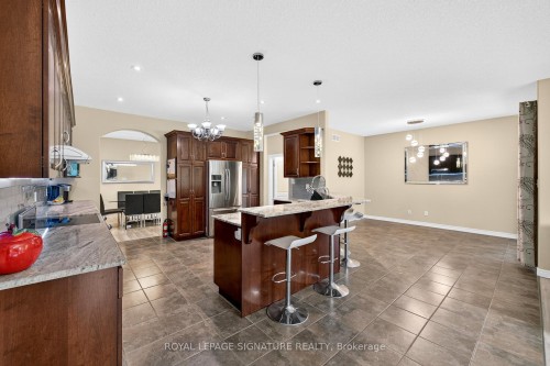 408 Gravel Ridge Trail, Kitchener, ON - Indoor Photo Showing Kitchen With Upgraded Kitchen