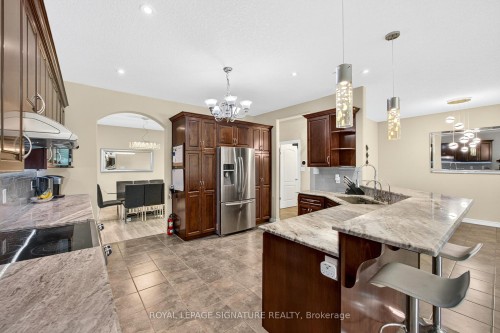 408 Gravel Ridge Trail, Kitchener, ON - Indoor Photo Showing Kitchen With Upgraded Kitchen