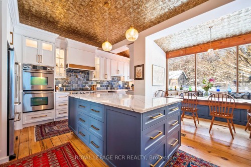 6000 Eighth Line, Erin, ON - Indoor Photo Showing Kitchen With Upgraded Kitchen