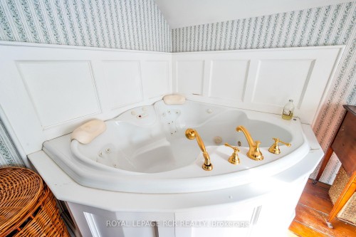 6000 Eighth Line, Erin, ON - Indoor Photo Showing Bathroom