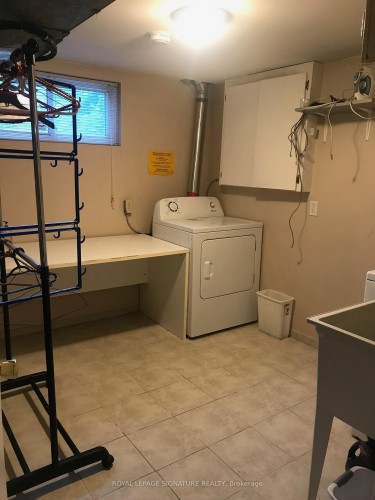 38 High Street, Waterloo, ON - Indoor Photo Showing Laundry Room