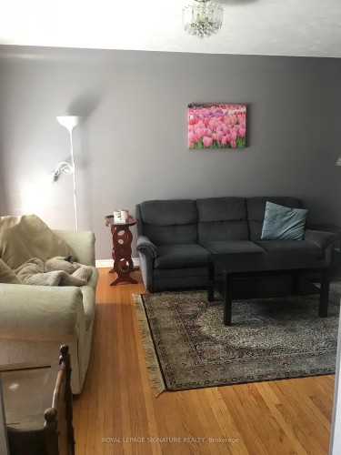 38 High Street, Waterloo, ON - Indoor Photo Showing Living Room