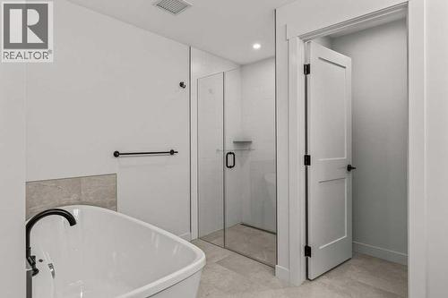 407, 1505 Spring Creek Gate, Canmore, AB - Indoor Photo Showing Bathroom