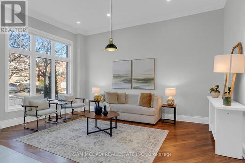 5227 Preservation Circle, Mississauga, ON - Indoor Photo Showing Living Room