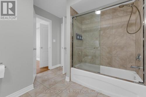5227 Preservation Circle, Mississauga, ON - Indoor Photo Showing Bathroom