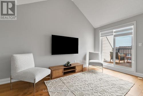 5227 Preservation Circle, Mississauga, ON - Indoor Photo Showing Living Room