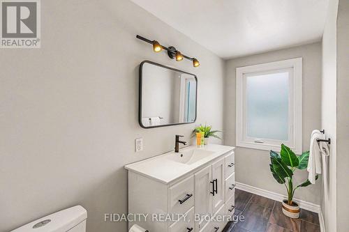 758 Smyth Road, Ottawa, ON - Indoor Photo Showing Bathroom